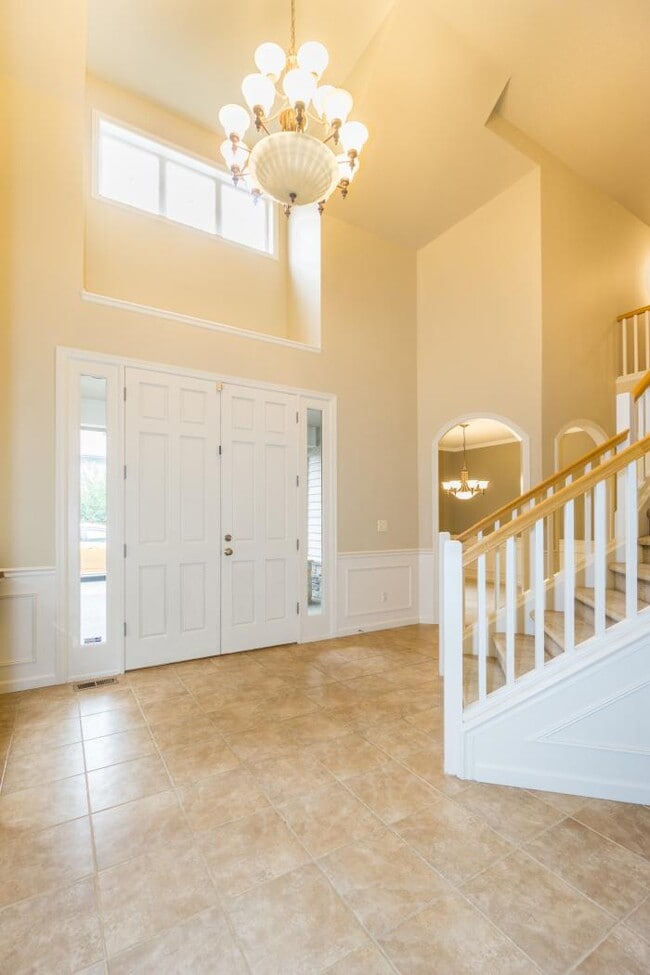 Building Photo - 4 bedroom in Kirkland WA 98033