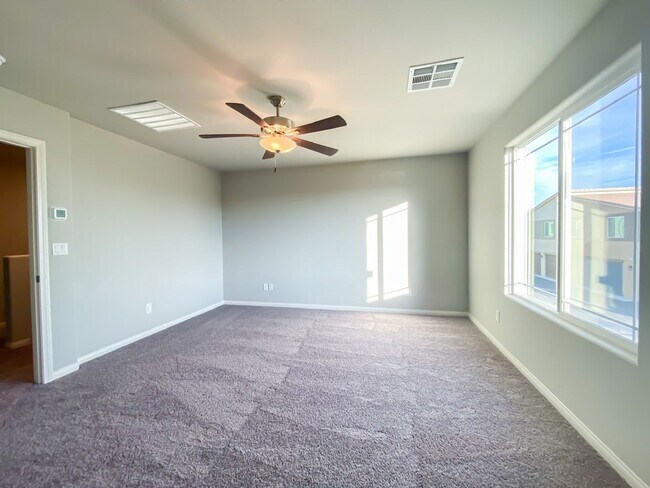 Building Photo - GATED 3 BED 2 BATH 2 CAR GARAGE SINGLE FAM...