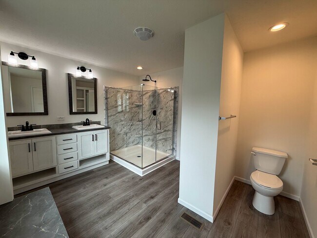 Building Photo - Spacious Pet-Friendly 3BR Home in Secure Belleville Neighborhood – Only $950/Month!