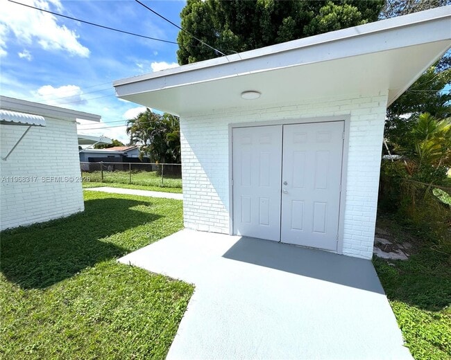 Building Photo - 1641 NW 24th Terrace