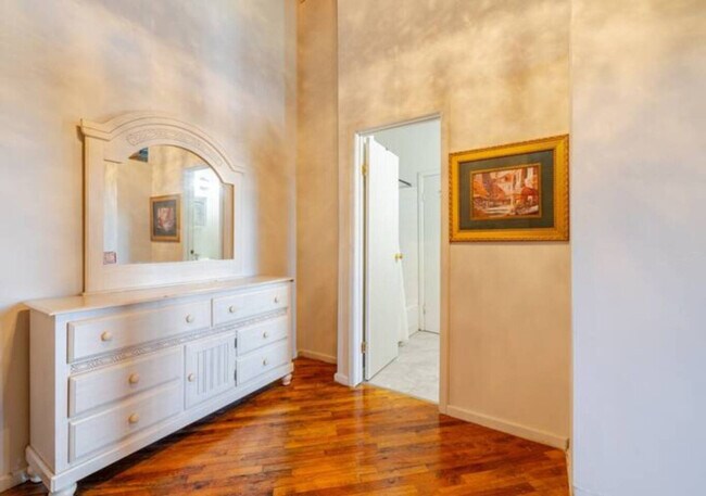 Building Photo - 227 Iron St