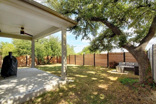Building Photo - 16601 Sydney Carol Ln