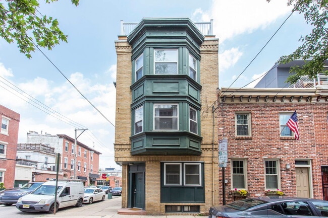 Primary Photo - 2061 Kater St