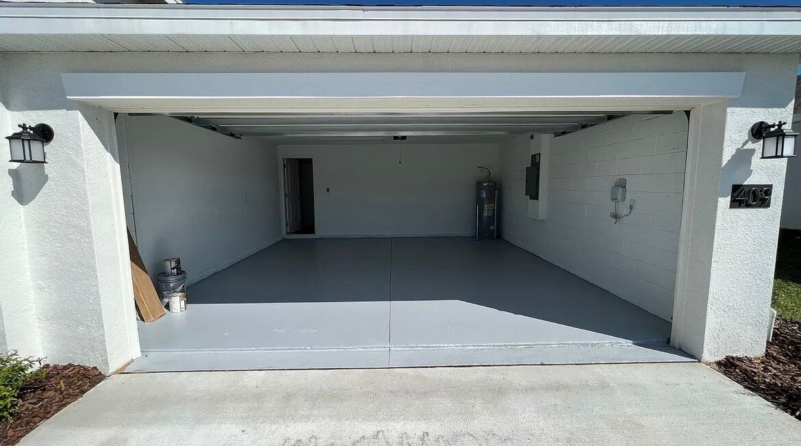 Building Photo - 409 Three Oaks Dr