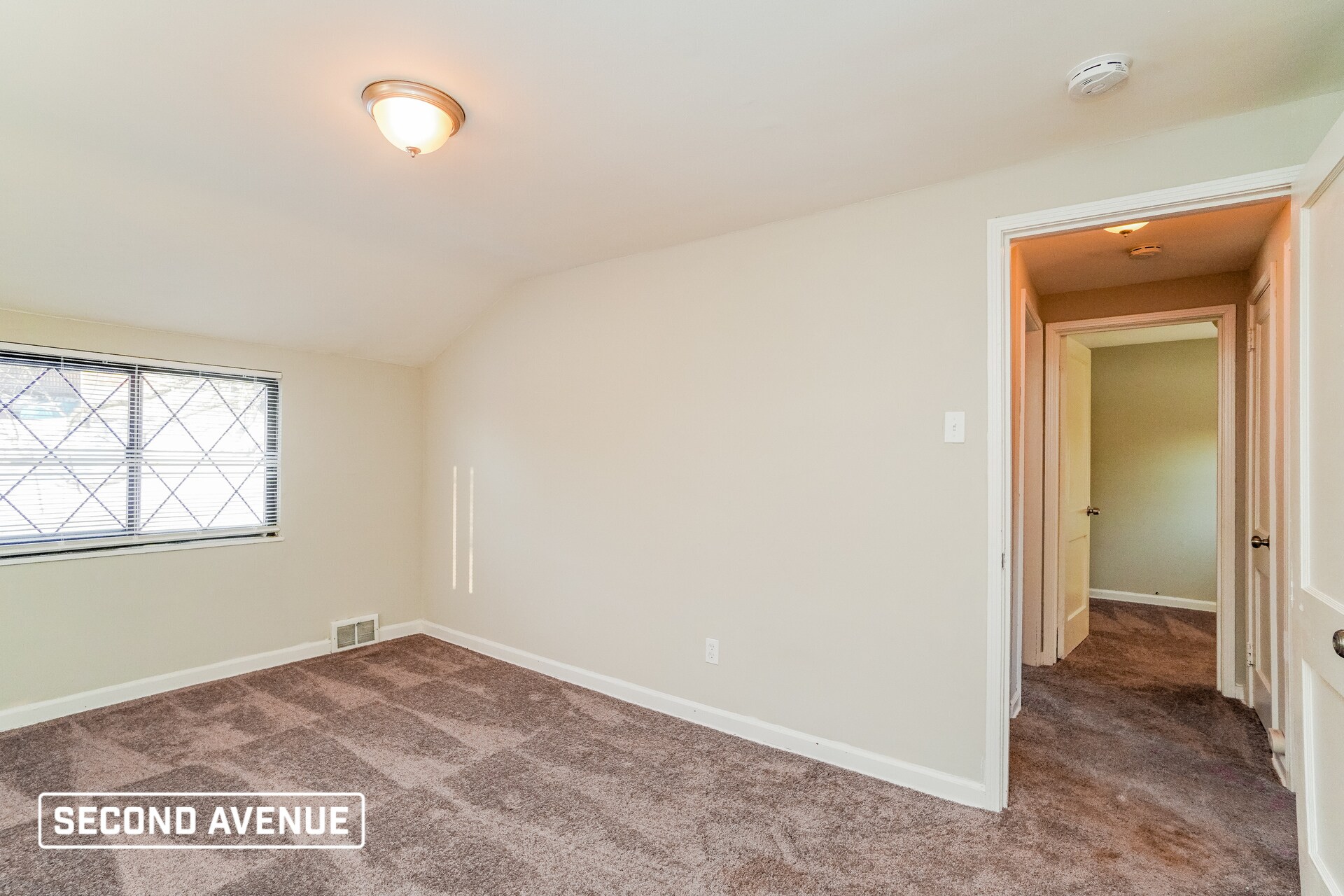 Building Photo - 216 Grove Rd