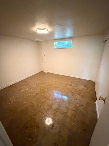 Building Photo - 4910 S 900 E