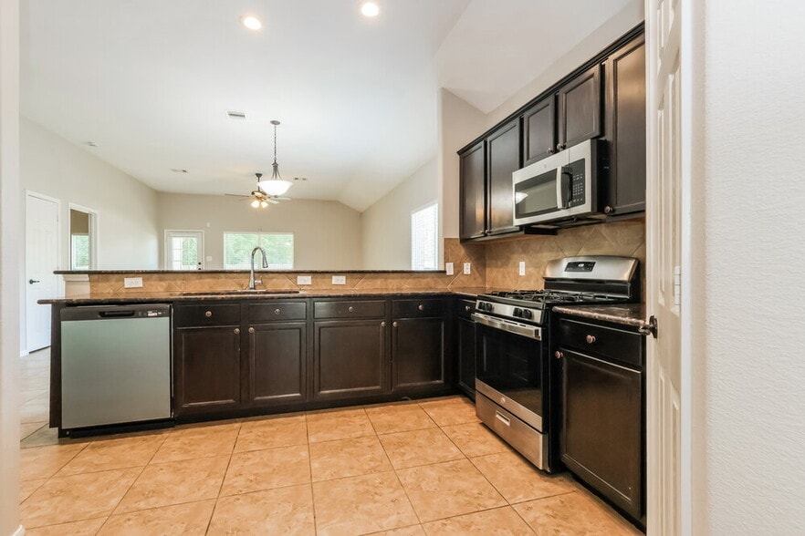 Building Photo - 18415 Sunrise Maple Dr