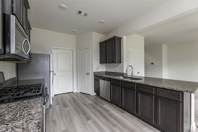 Building Photo - 541 Amberwood Pk Dr