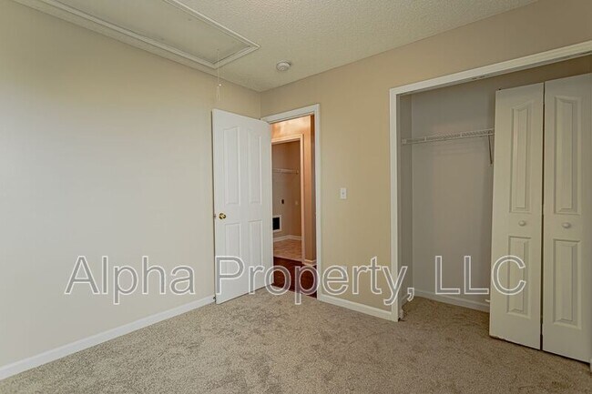 Building Photo - 305 Riello Dr