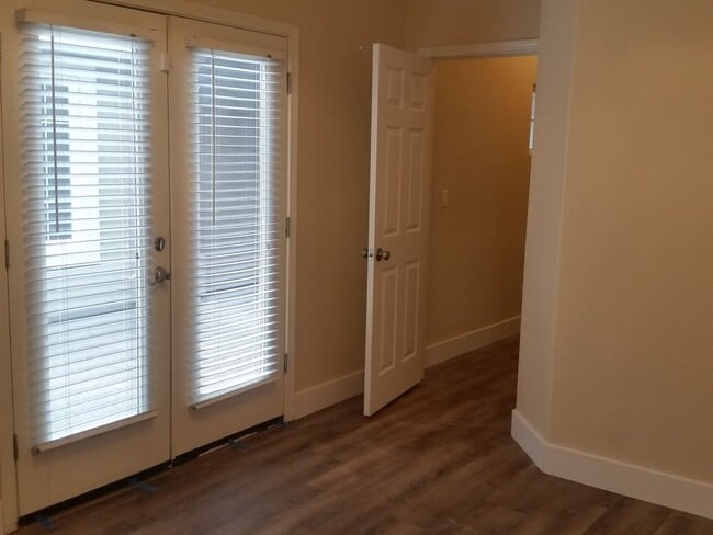 Building Photo - Spacious 4-Bedroom Home in a Great Neighborhood!