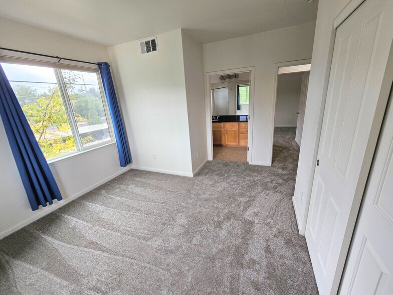 Building Photo - 1450 Idlewild Dr