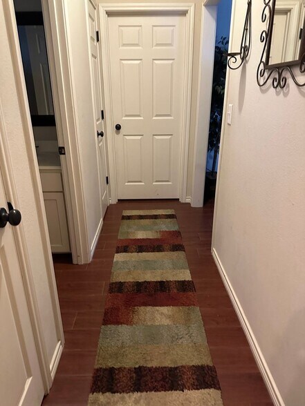 Building Photo - 885 Box Car Rd