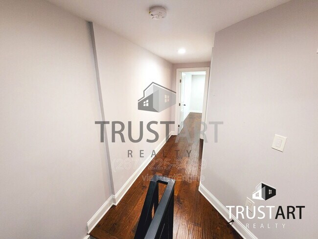 Building Photo - 2225 N Hancock St