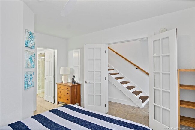 Building Photo - 245 NE MacArthur Blvd