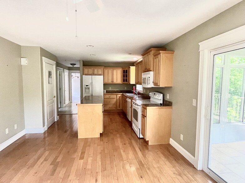 Building Photo - 31 Sergeant Ln