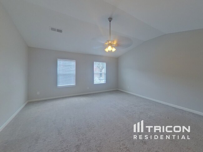 Building Photo - 3650 Lebella Ln