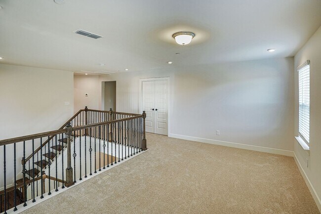 Building Photo - 5032 Ozment Dr