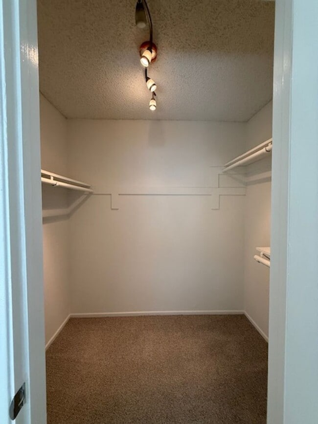 Building Photo - 420-22 Rees Street