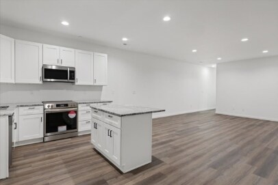 Building Photo - 2224 E 4th Ave