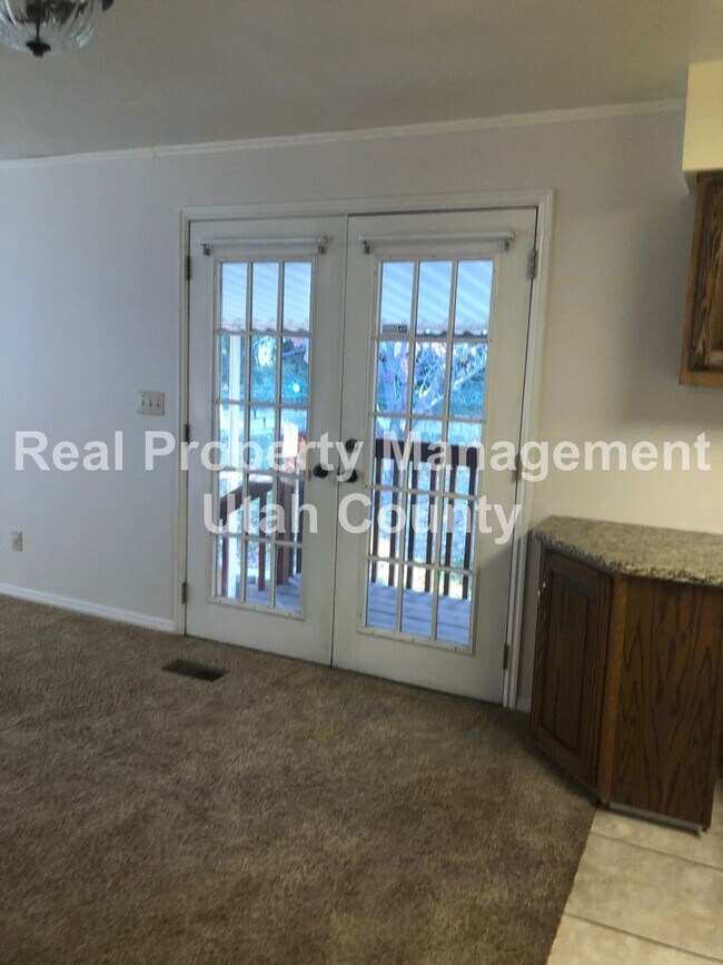 Building Photo - Spacious Lehi Home