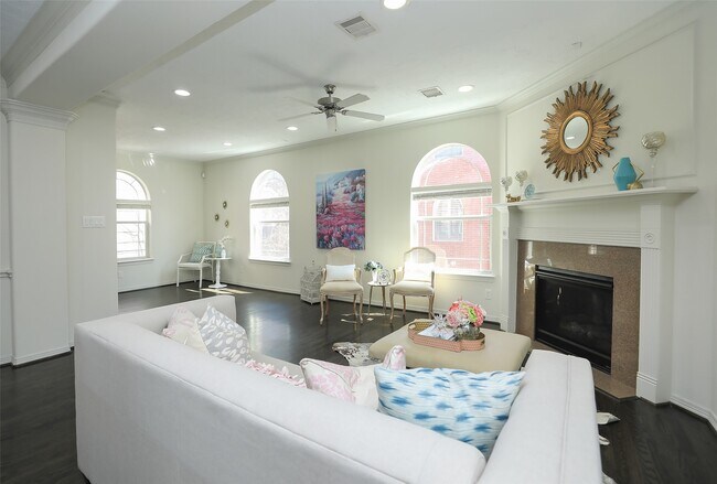 Building Photo - 1311 Bingham St