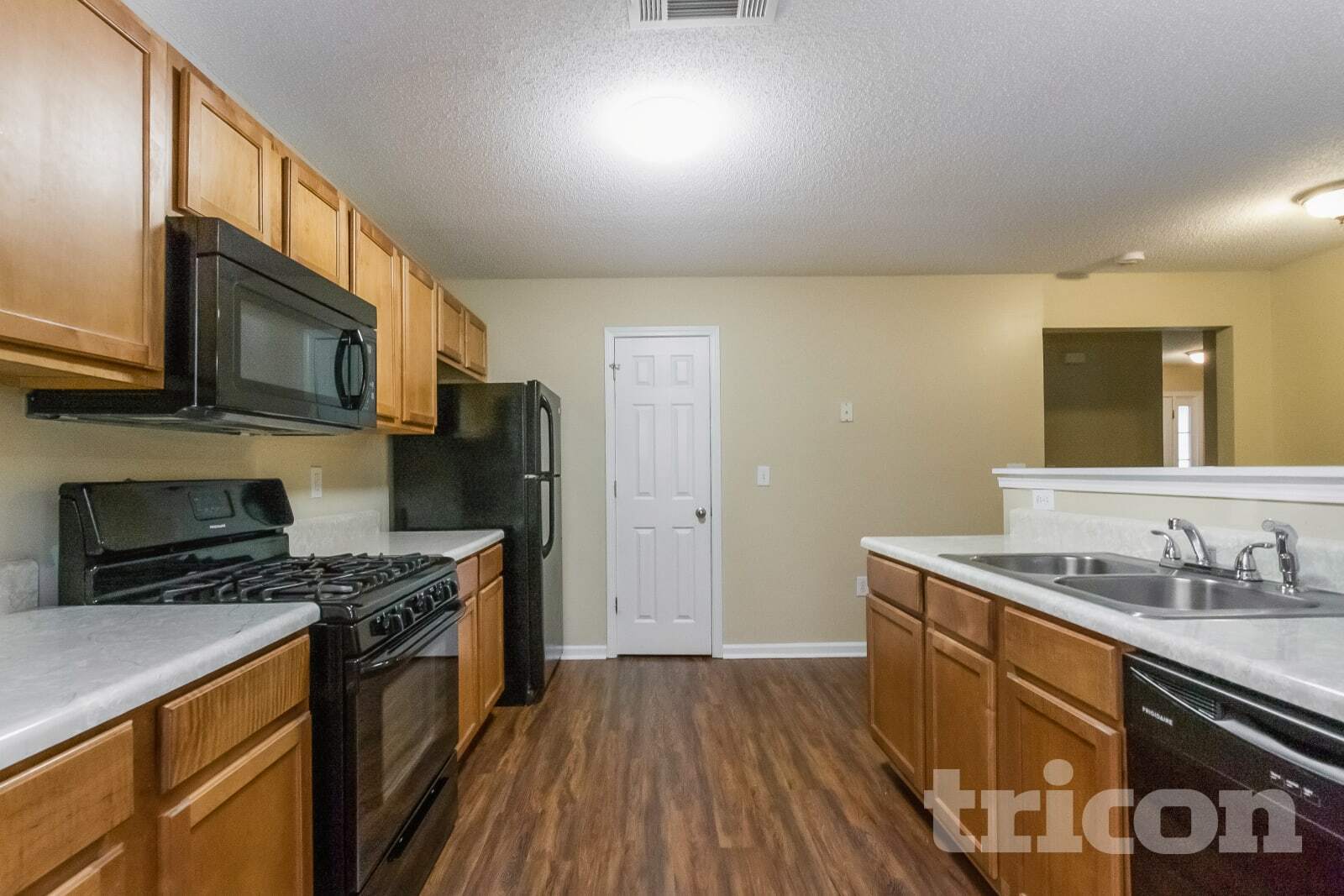Building Photo - 3044 Summer Breeze Dr