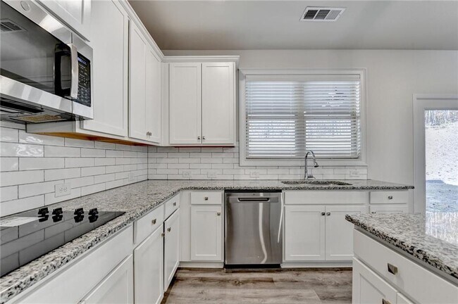 Building Photo - 1721 Silver Crst Wy