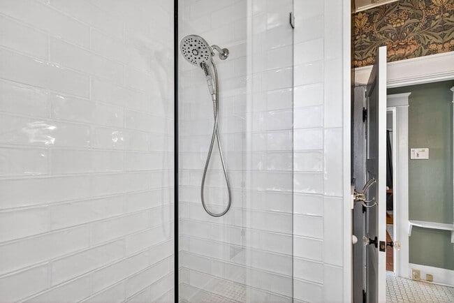 Building Photo - 3321 W San Juan St