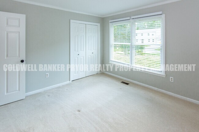 Building Photo - 211 Sandpiper Ln