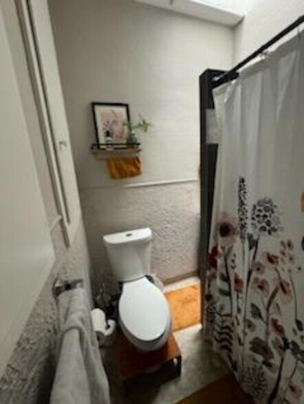 Building Photo - 868 S Pearl St