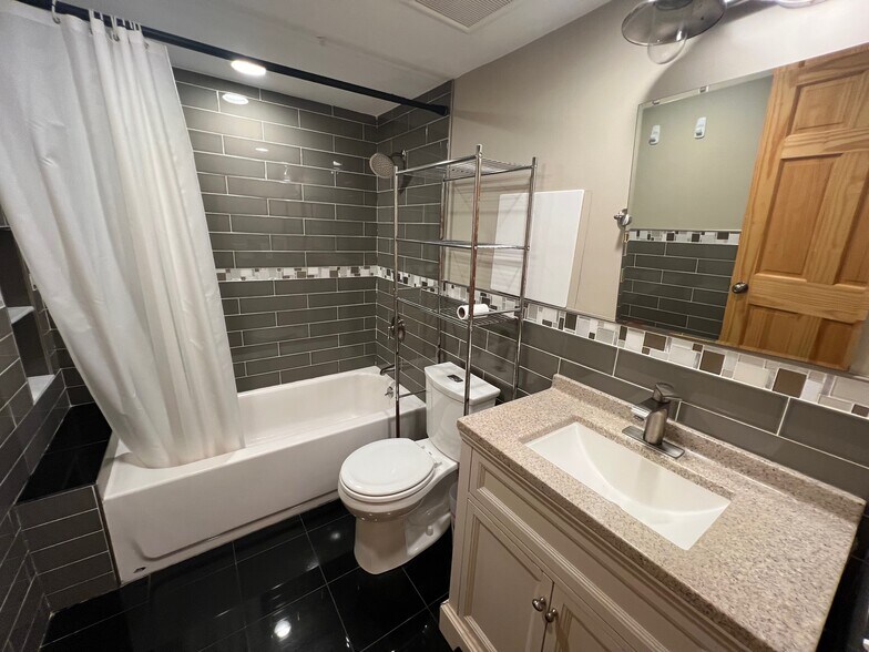 Building Photo - 152 Winchester St