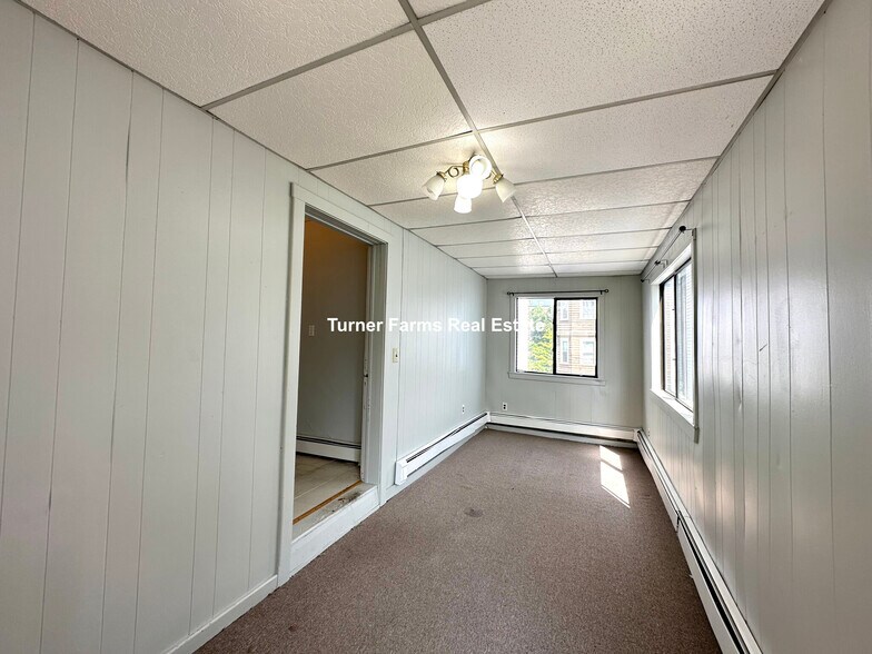 Building Photo - 61 Crescent Ave