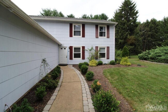 Building Photo - 47 Linden Ln S