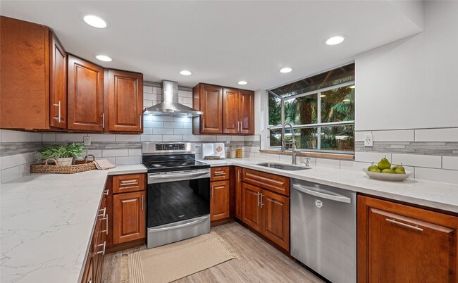 Building Photo - Stunning 4-Bedroom, 2.5-Bath Remodeled Home in Rushmore, Gig Harbor