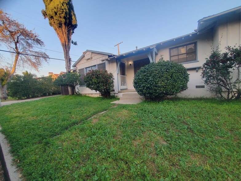 Building Photo - 13529 Burbank Blvd