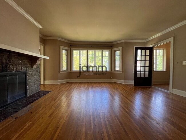 Building Photo - 3232 Clarendon Rd