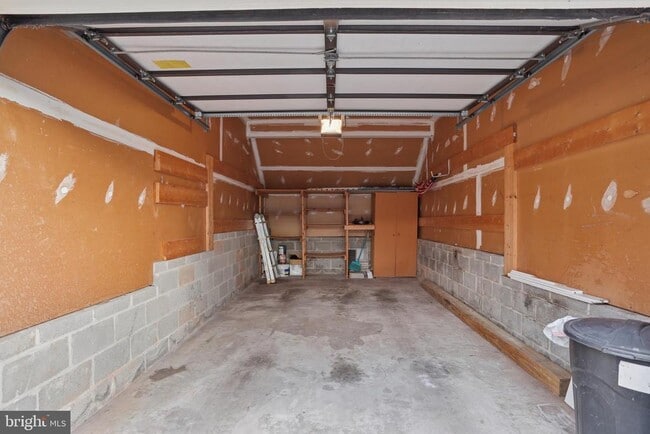 Building Photo - 4043 Lake Glen Rd