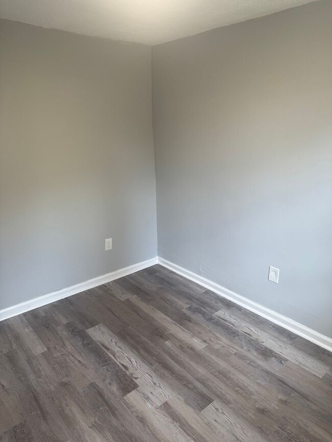 Building Photo - Charming 2 bedroom, 1 bath recently updated home ready for move in