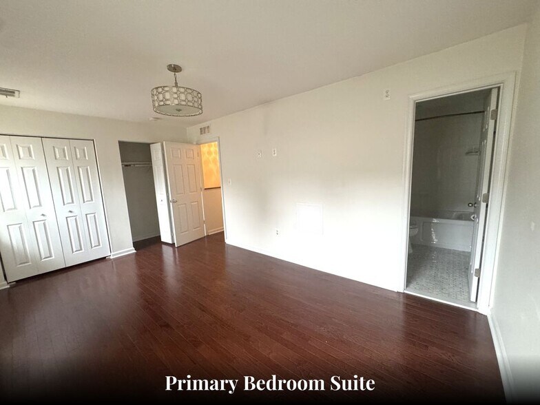 Building Photo - 2030 Mayflower Dr