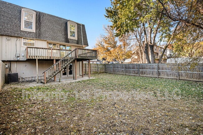 Building Photo - 3500 NE 72nd Terrace