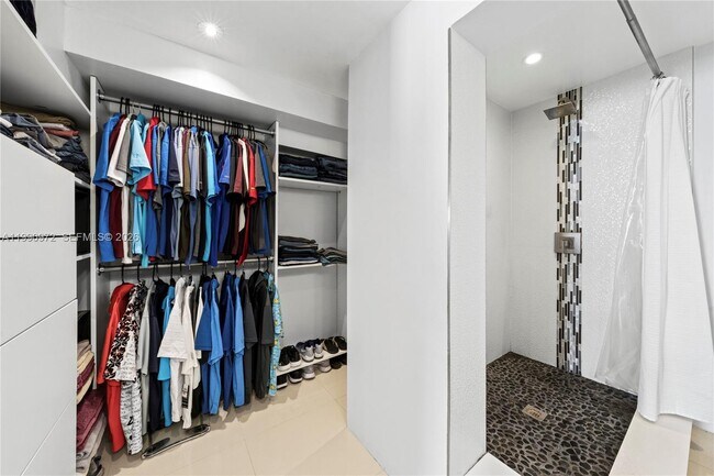 Building Photo - 217 E Acre Dr