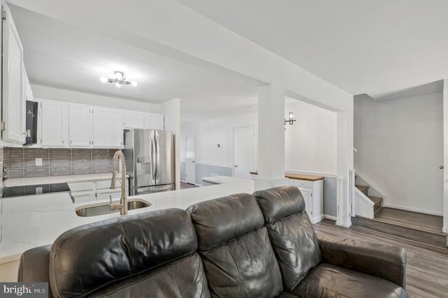 Building Photo - 6064 Old Landing Way