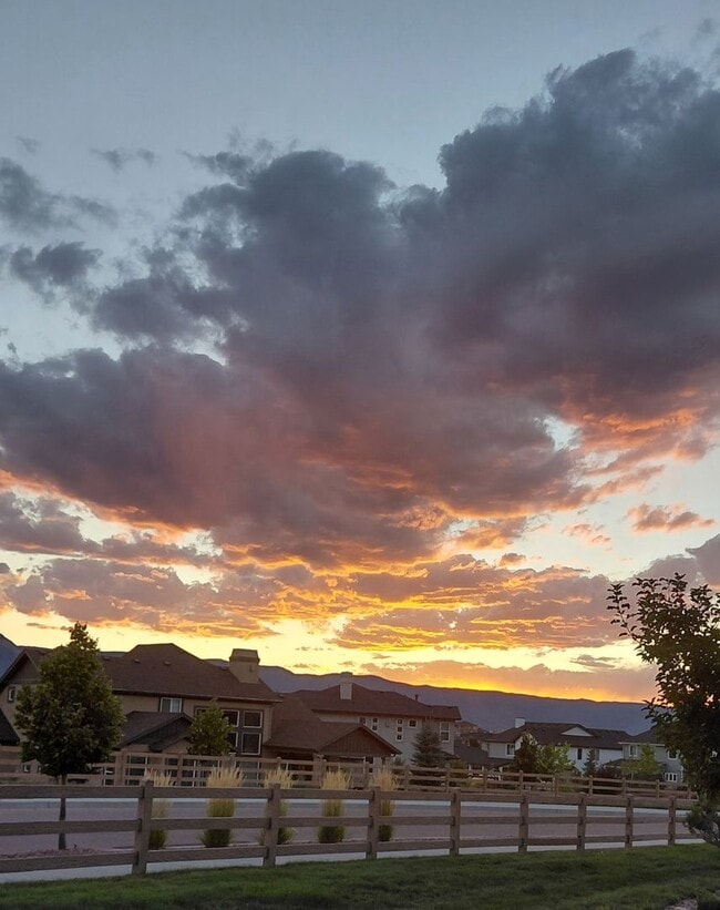 Building Photo - Stunning Flying Horse Patio Home with Stunning Views!!