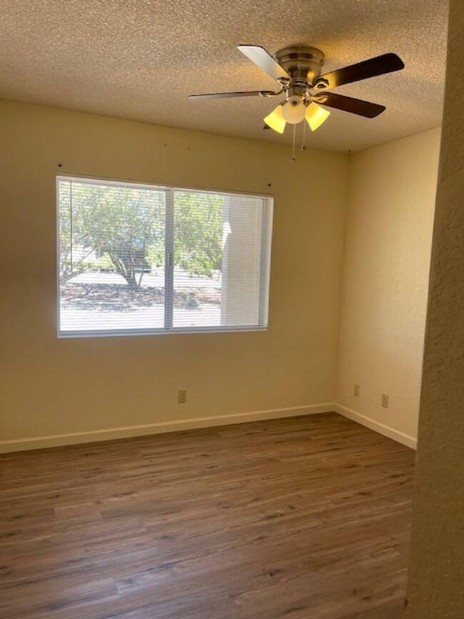 Building Photo - 3 Bedroom 2 Bath home with great views - C...