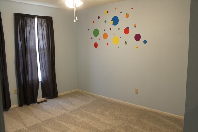 Building Photo - 5 Bluefield Ct