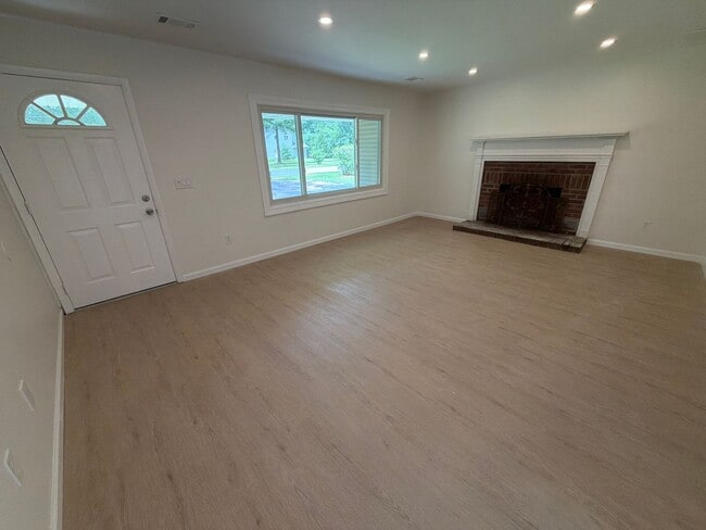 Building Photo - 875 Bowman Rd