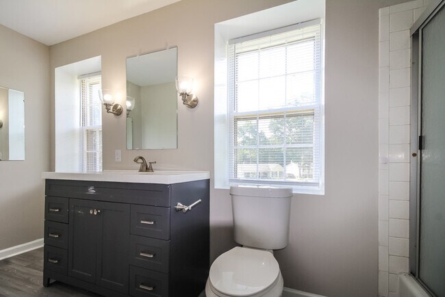 Building Photo - 107 Meadowbrook Dr