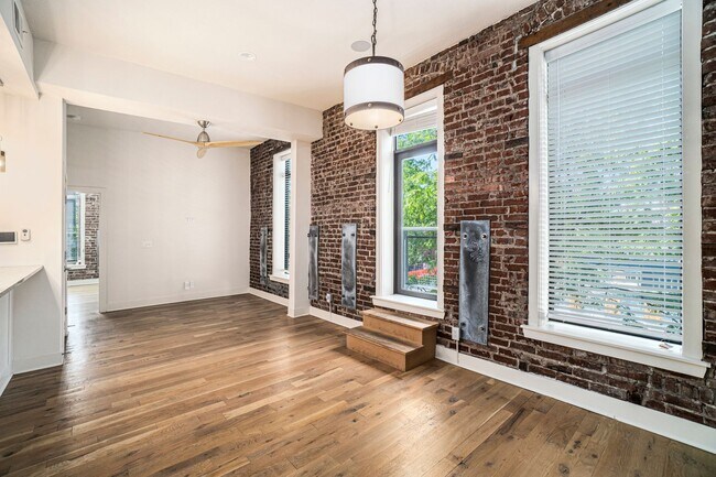 Building Photo - Modern 1 Bedroom, 1 Bath Apartment Home  Located In Historic Westport
