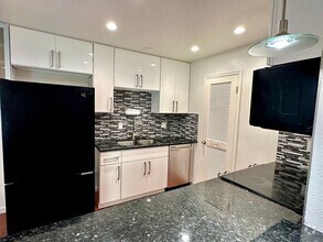 Building Photo - $2990 Stunning Remodeled 2BR/2BA Condo in ...