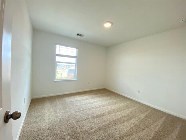 Building Photo - 217 Saide St